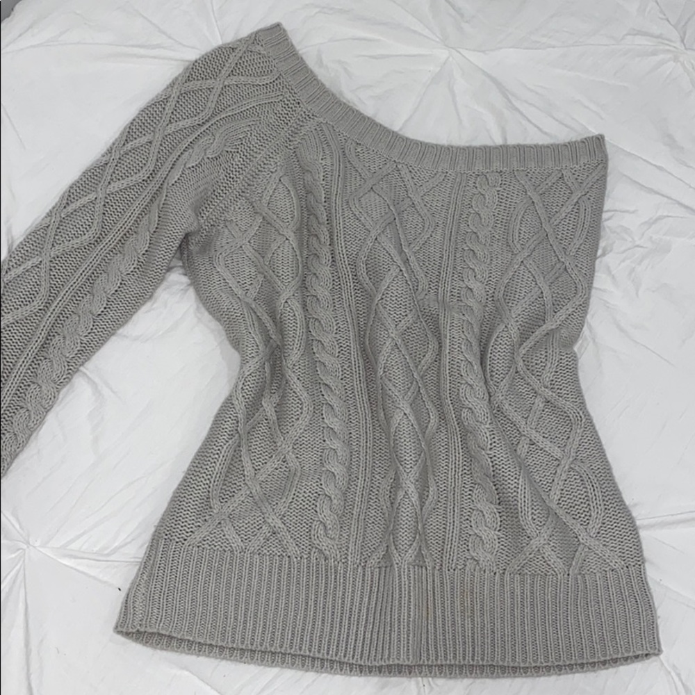 Knitted sweater w/ one sleeve